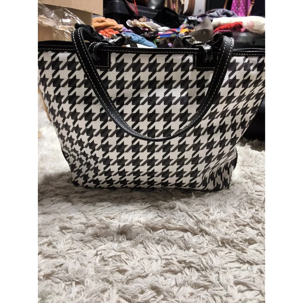 7.Dooney & Bourke Houndstooth Tote Bag Black White Leather Trim Red Interior